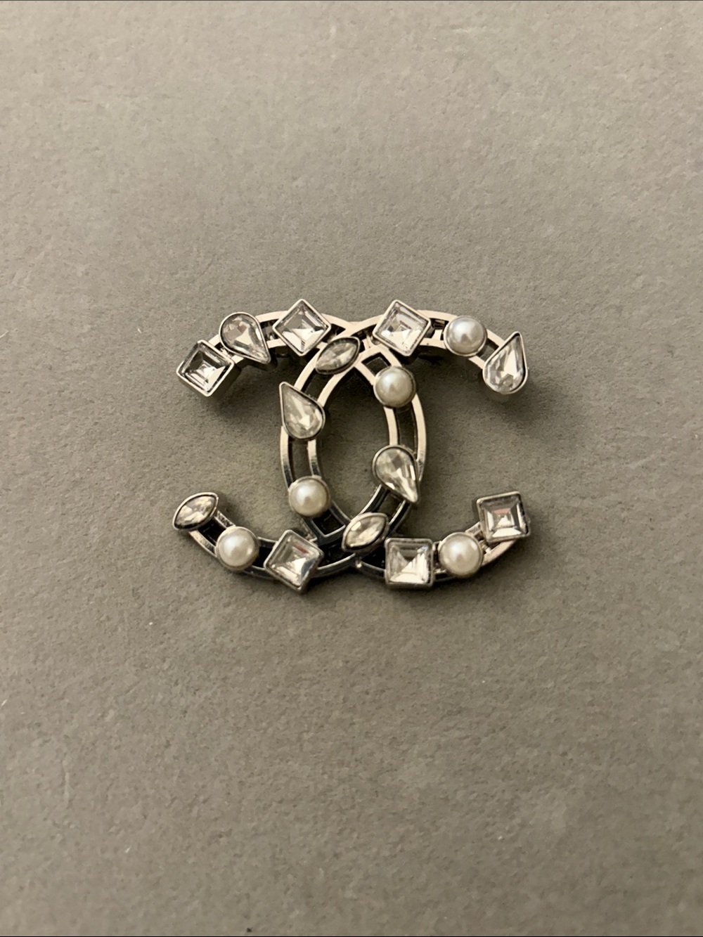 Classic Silver-Tone Crystal & Pearl Interlocked Brooch